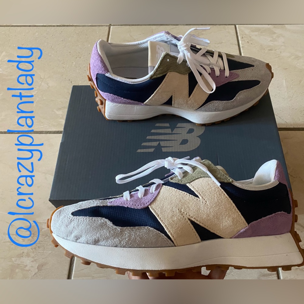 Women’s NEW BALANCE 327 - Size 9.5